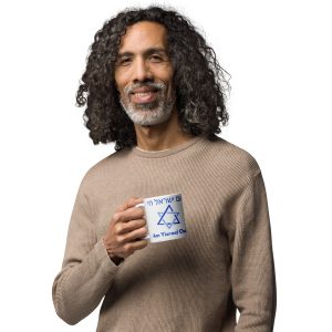 Man holding a white mug with “Am Yisrael Chai” text in both English and Hebrew and Star of David design.